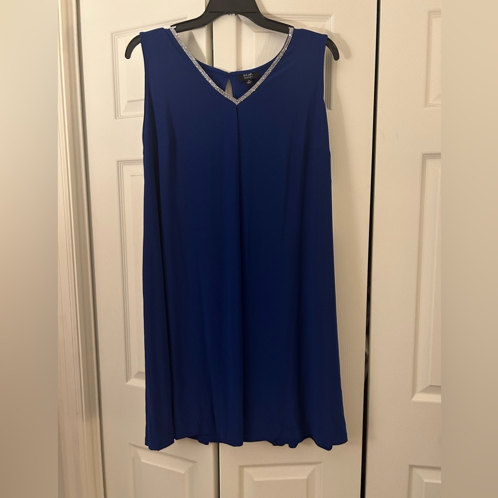 NWT Beautiful bright blue size 2x dress with rhinestone detail